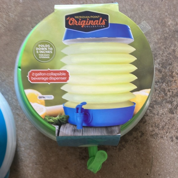 Collapsing 2 Gallon Water Dispenser (set of 2) - Picture 3 of 5